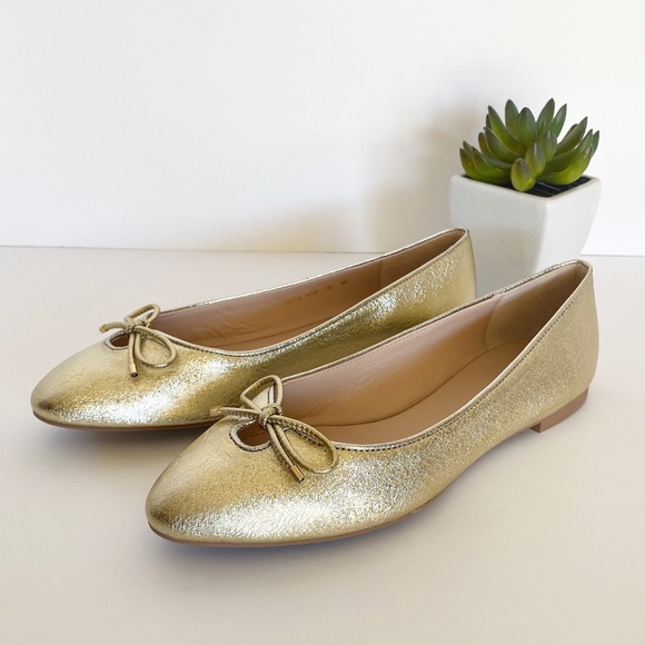 •STUART WEITZMAN• Gabby Gold Leather Ballet Flats - Picture 3 of 16